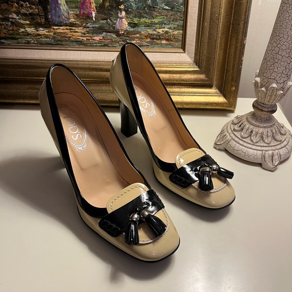 Never Worn | Tod's Beige-Cream/Black Patent Leather Tassel Loafer Pumps! - Picture 4 of 15